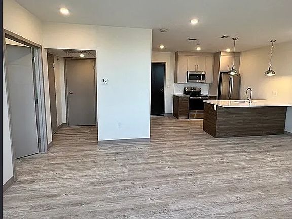 5th image of 400 Dorchester St #205