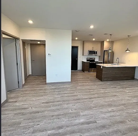 400 Dorchester St #205 — Photo 5