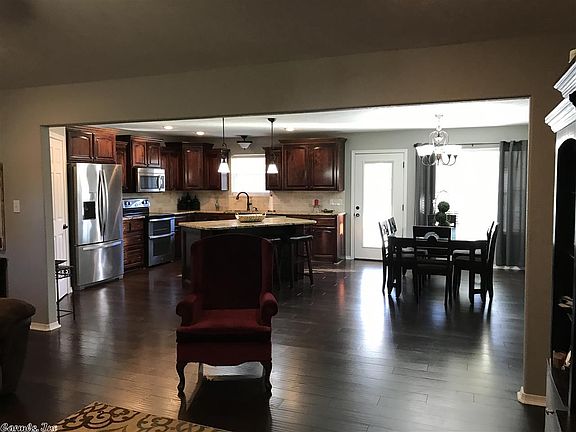 5th image of 206 Pecan Meadows Dr