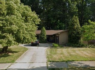 8406 Dogwood Ln, Parma, OH 44130