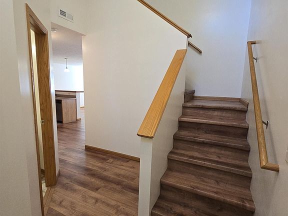 4th image of 927 Carlton Cir