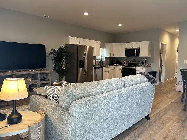 1046 Marlowe Ave #1 — Photo 4