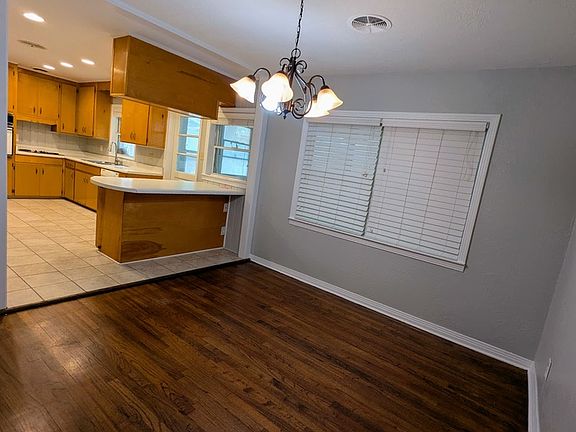 2nd image of 1512 Sunset Ln