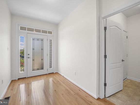 5th image of 518 Sweetspire Ct