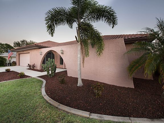 4th image of 219 E Tarpon Blvd NW
