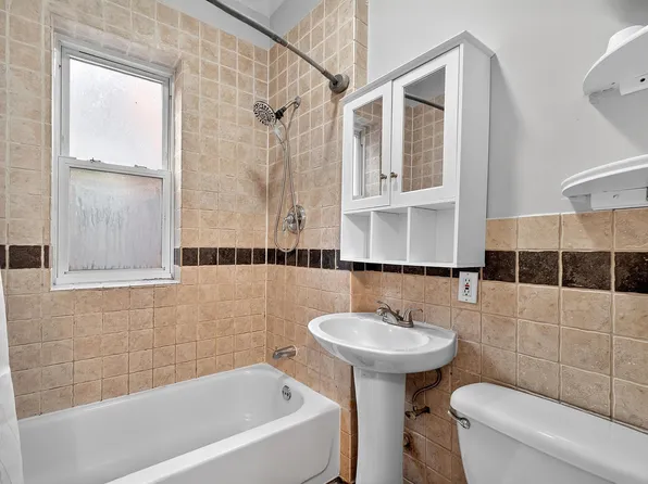 95 Romaine Avenue image 4 of 12