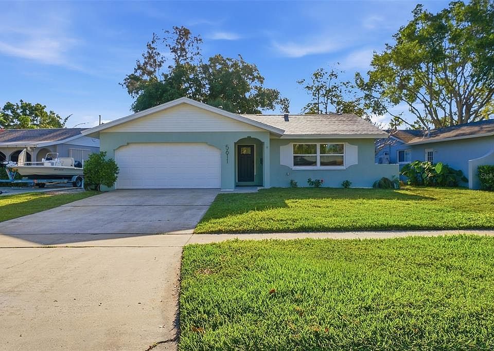 1st image of 5611 VENETIAN BOULEVARD NE