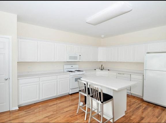 3rd image of 10041 Cummings St #10041
