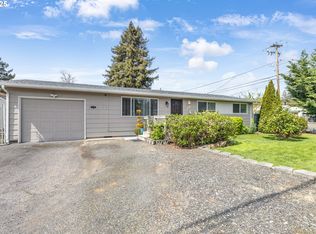 1592 NW Keasey St, Roseburg, OR 97471