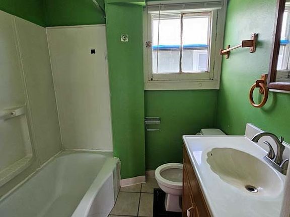 4th image of 254 Anderson Ave