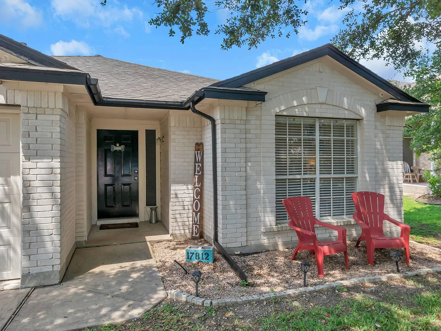 3 bed, 1298 sqft, $2,000 — Photo 2