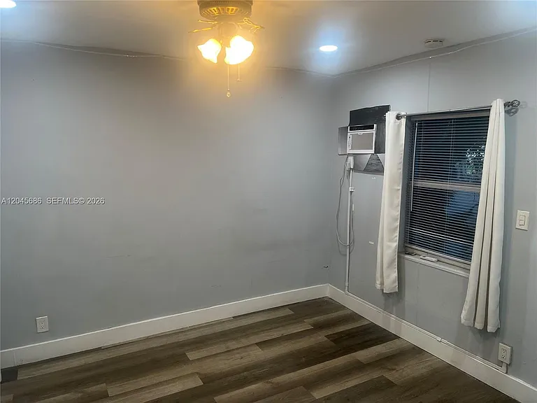 2118 N 19th Ave #1-4 — Photo 2
