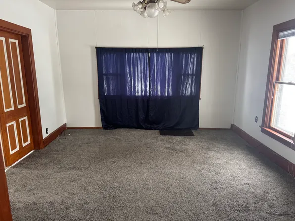 306 Clark St, Dysart, IA 52224