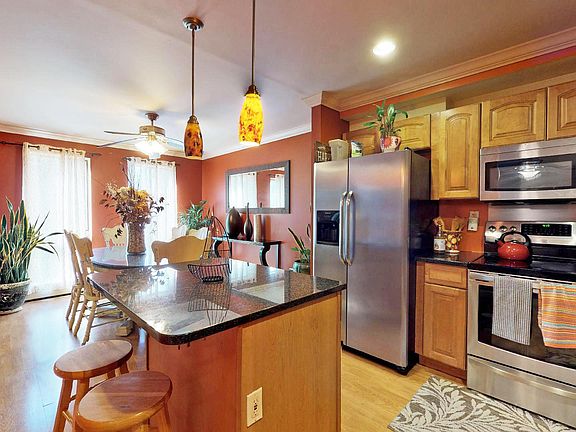 2nd image of 50 Saint Andrews Ct #1000