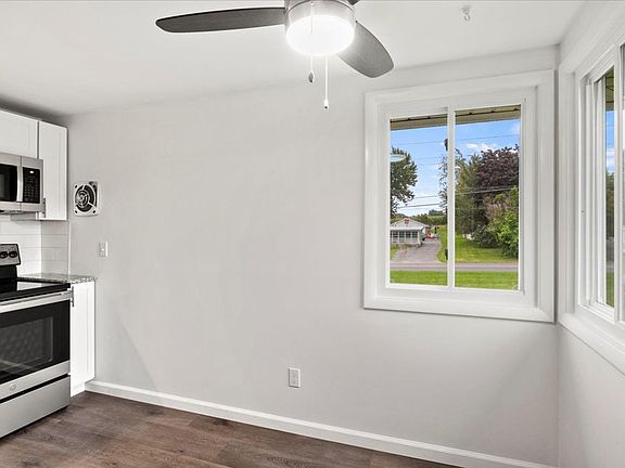 4th image of 5 Burke Ln #4A