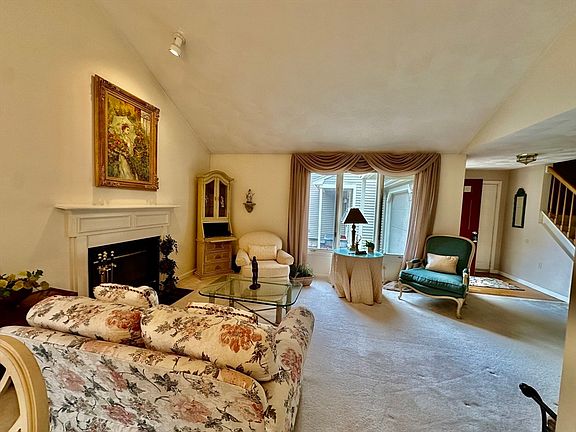 5th image of 10 Tulip Cir #12