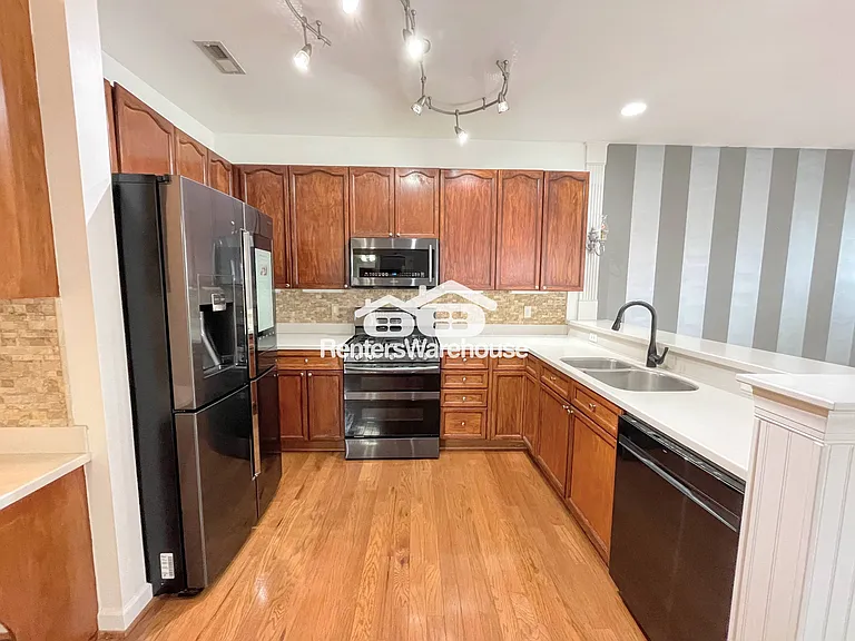 3932 Cromwell Park Dr — Photo 11