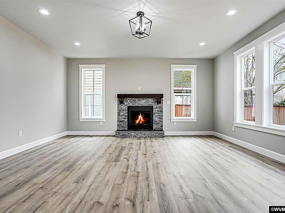 5th image of 735 E Marquam St