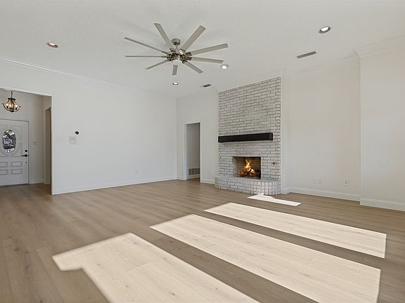 2nd image of 3204 Channing Ln