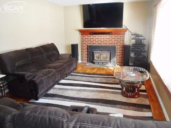 3rd image of 7182 Brittwood Ln