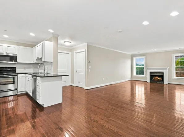 10 Crowninshield St Unit 306, Peabody, MA 01960