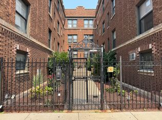 824 W Cuyler Ave #110, Chicago, IL 60613
