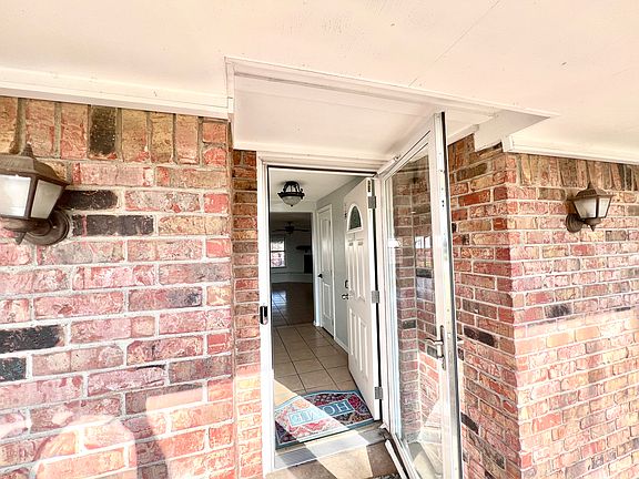 3rd image of 818 Fairlawn Dr