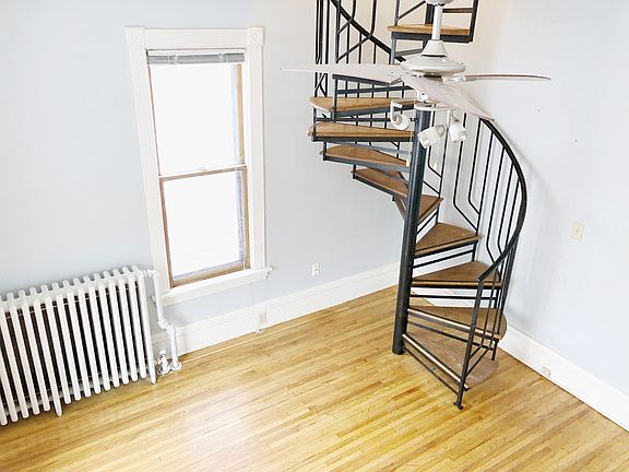 4th image of 899 Western Ave N