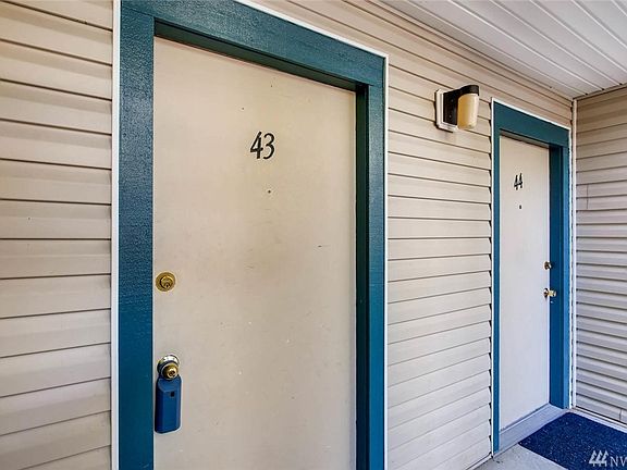 2nd image of 17431 Ambaum Blvd S Unit D-4