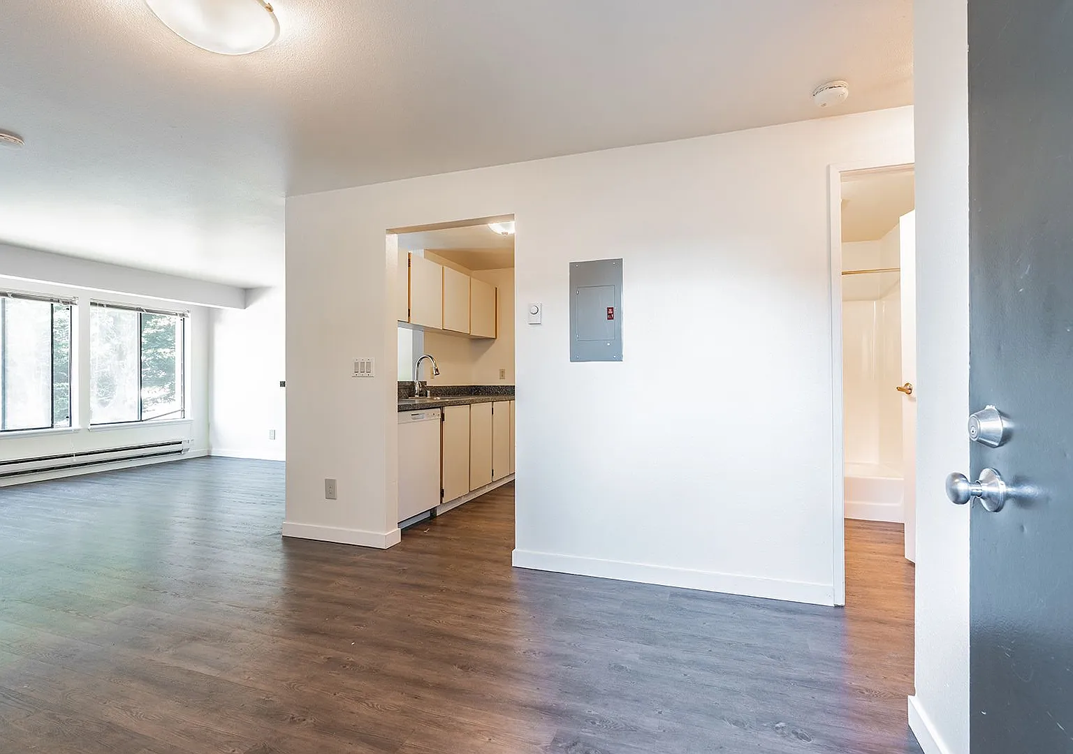 Elliott Place Apartments — Photo 3