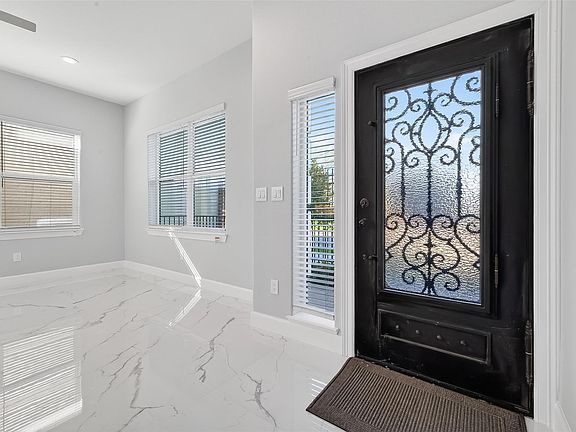 5th image of 3344 Sanders St