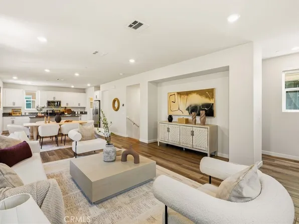 14700 Sherman Way, Van Nuys, CA 91405
