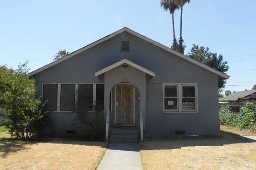 305 Lake Ave photo 1