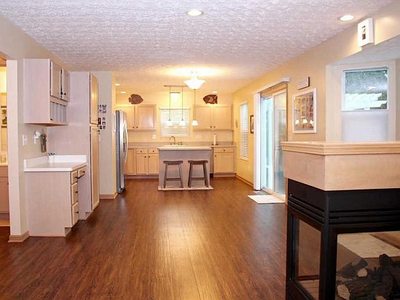 4th image of 8312 Chateau Ln