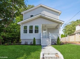 43 Bow St, Cranston, RI 02905