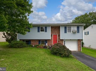 18 Akron Rd, Ephrata, PA 17522