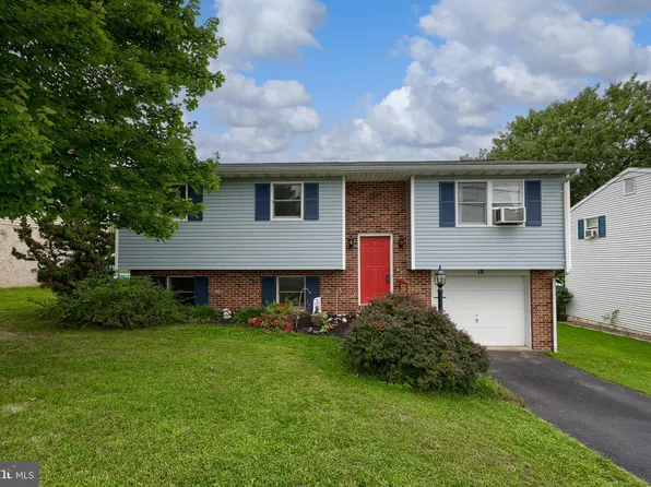 18 Akron Rd, Ephrata, PA 17522