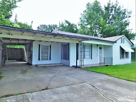 3rd image of 2412 N Carroll Blvd