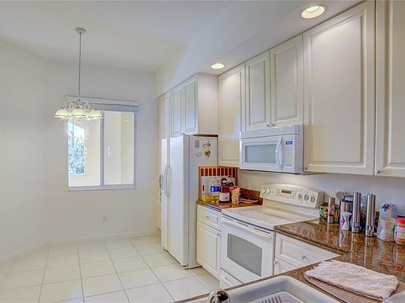 3rd image of 34 Harbour Isle Dr W Unit 202