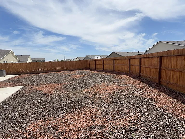 4549 Michelle Dr — Photo 32