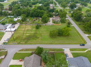 8830 E 16th St, Tulsa, OK 74112