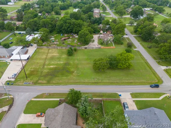 8830 E 16th St, Tulsa, OK 74112