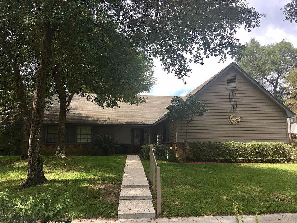 2nd image of 126 Shadow Lawn Ave