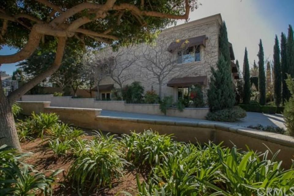2402 Cross St, Riverside, CA 92503 Zillow