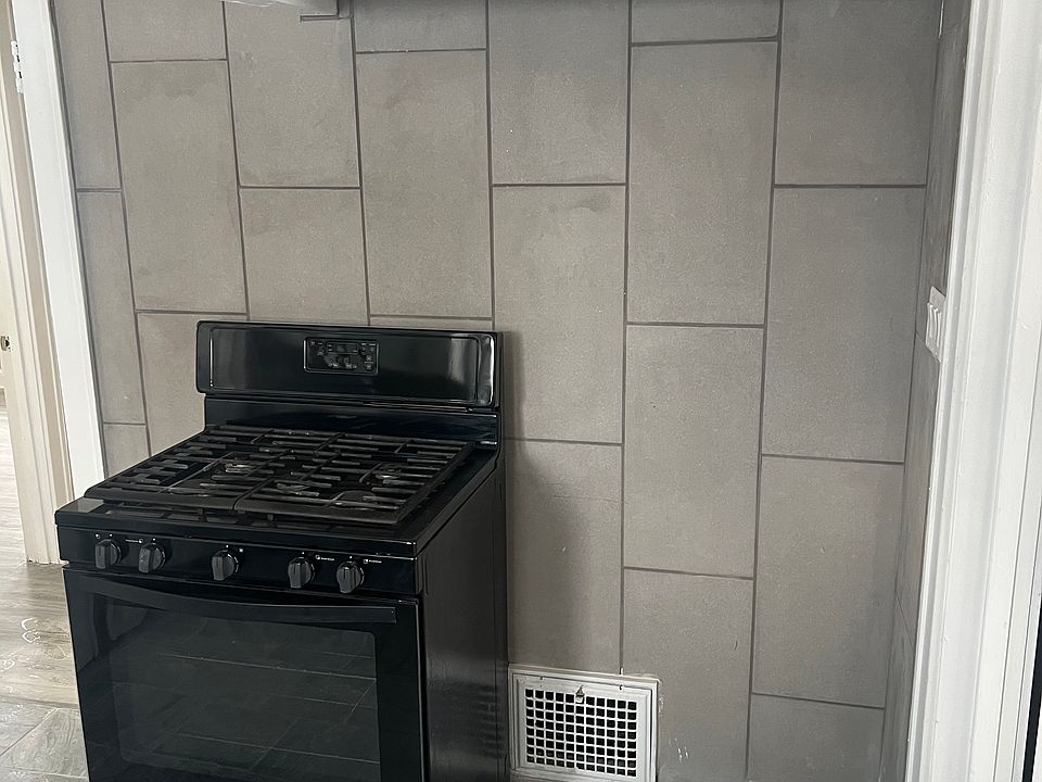1st image of 1015 N Chicago Ave