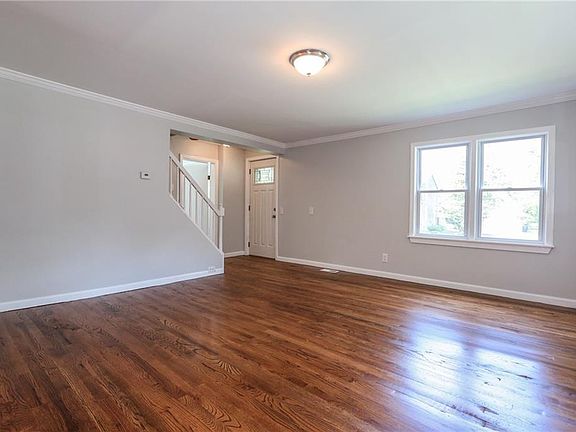 4th image of 10 Jackson St