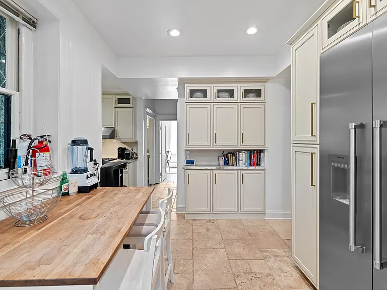 2329 Porter St NW — Photo 19