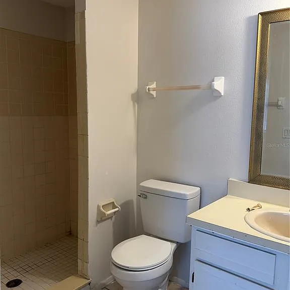 4911 Silver Oaks Vlg #F — Photo 13