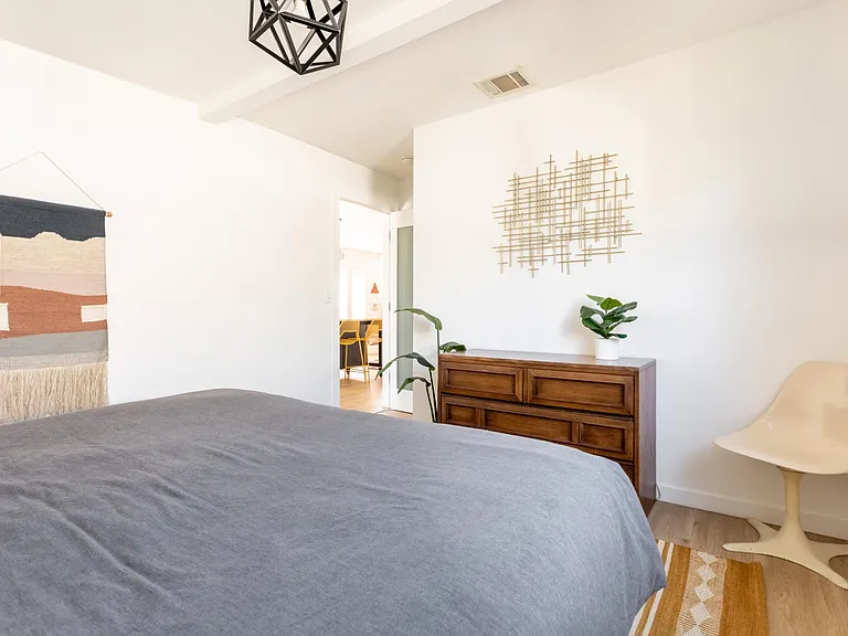 2918 S Harcourt Ave — Photo 7