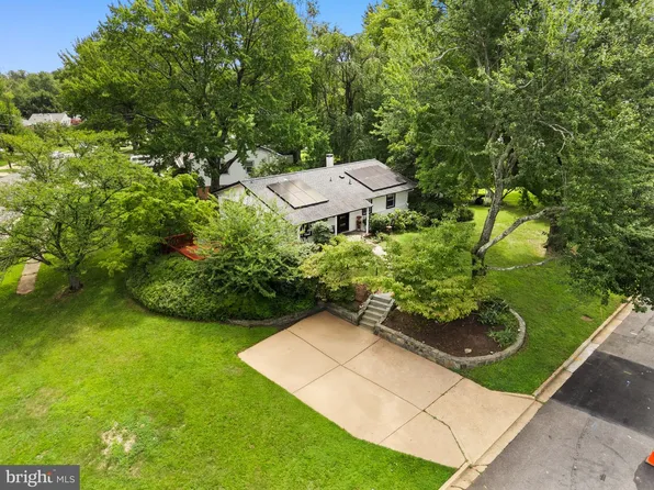 4951 Roslyn Rd, Annandale, VA 22003